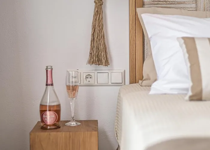 Ruby Of Naxos * Agios Prokopios (Naxos)